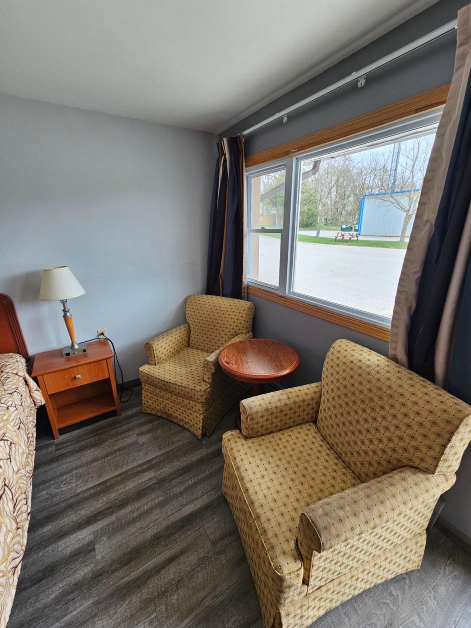 Forest Plaza Motel Mount Forest Buitenkant foto
