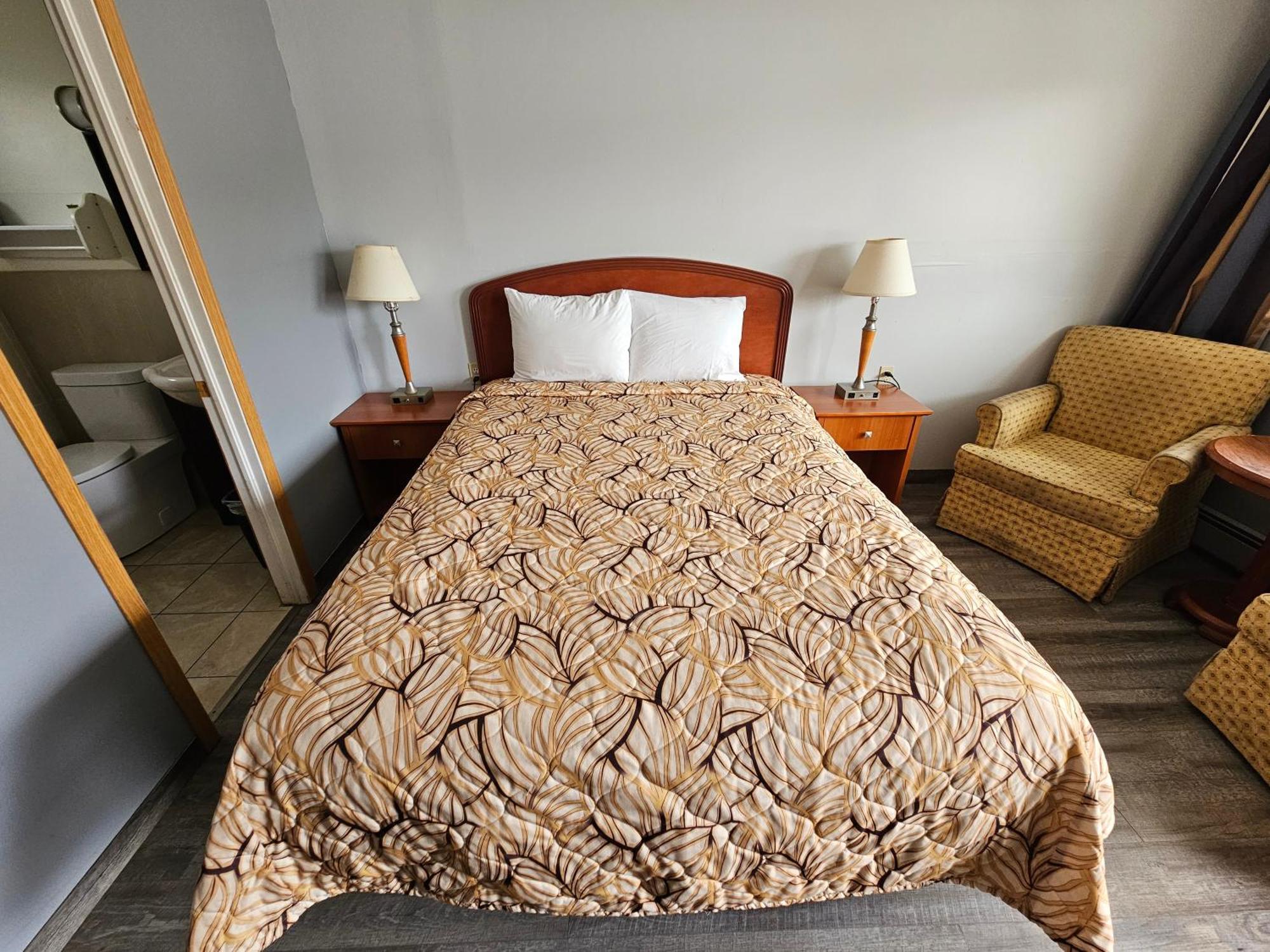 Forest Plaza Motel Mount Forest Buitenkant foto