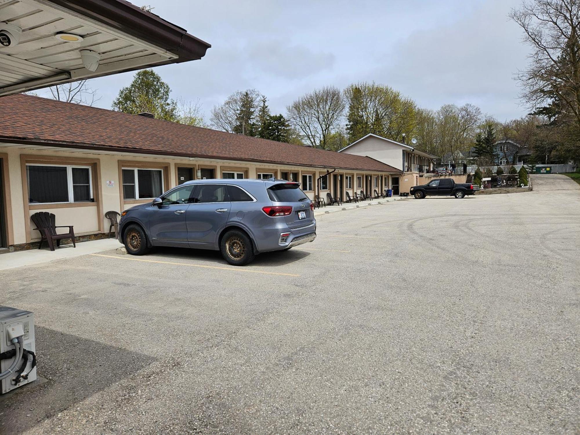 Forest Plaza Motel Mount Forest Buitenkant foto